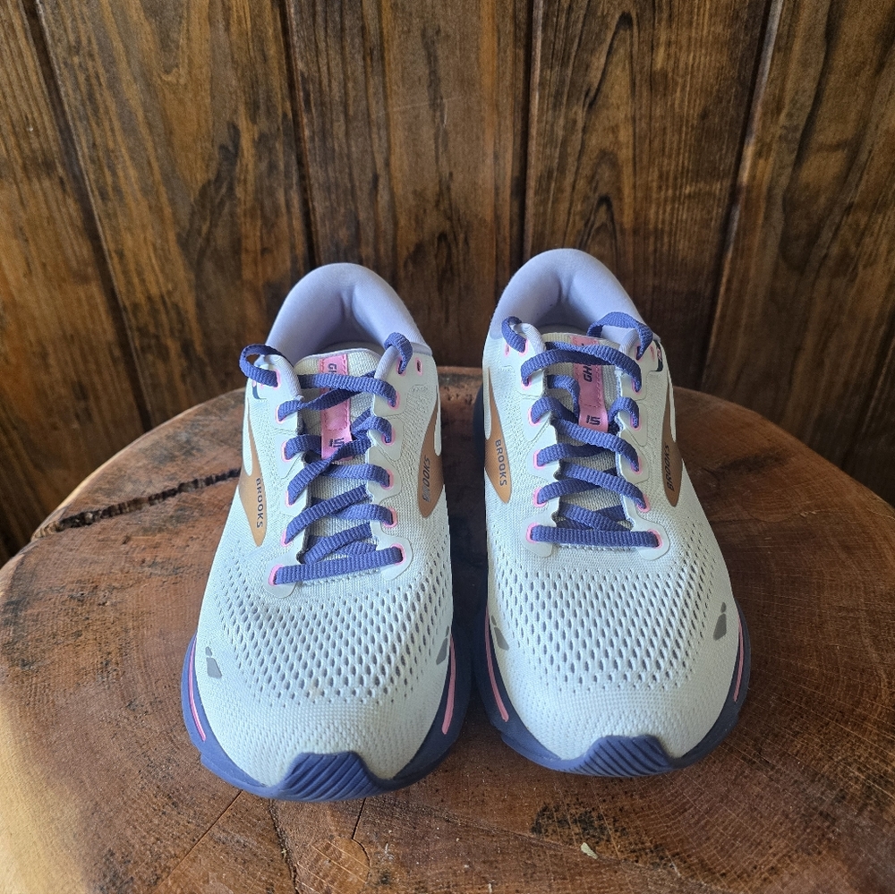 Women's Brooks 15 Like New Size 8 M